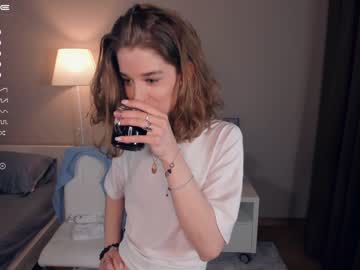 girl
        edahetherington cam image #3947915