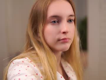 girl
        flairbuffkin cam image #6107903