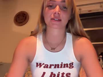 girl
        clairethompsonn cam image #5795301