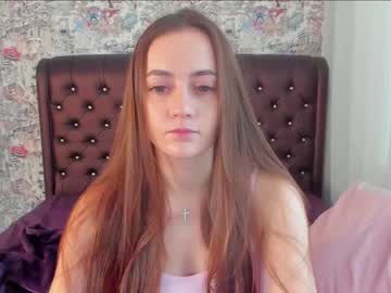 girl
        angelina_new cam image #2822077