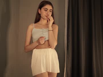 girl
        tessarosse_ cam image #1416679