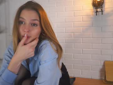 girl
        vibe_house cam image #5454861