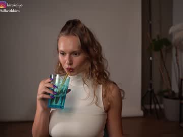 girl
        chillwithkira cam image #3881967