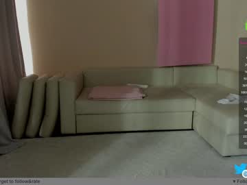 girl
        hollyextra cam image #1831631