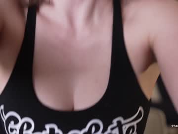 girl
        marymoody cam image #307497