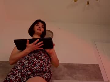 girl
        lana_sky cam image #3703014