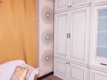 girl
        happiness_call cam image #1166258