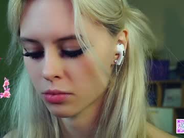 girl
        audreycarvin cam image #5440940