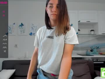 girl
        karalyons cam image #2134221