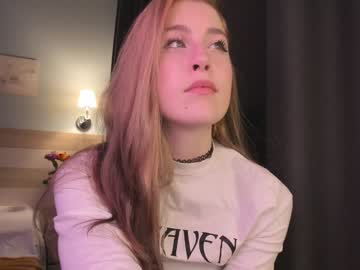 girl
        candy_peach cam image #753296