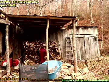couple
        honeyand_thebear cam image #132733