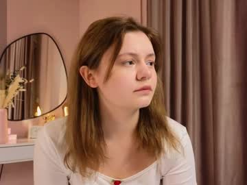 girl
        winniewest_ cam image #6429363
