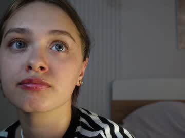 girl
        evi_woow cam image #4084264
