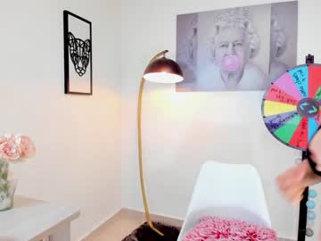 girl
        missniley cam image #3435635