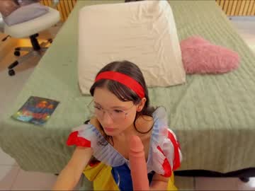 girl
        little_effy18 cam image #2697768