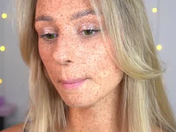 girl
        artease cam image #4331435