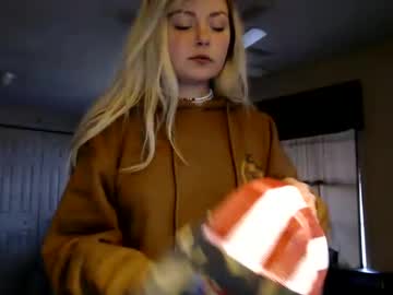 girl
        kipsy420 cam image #6128846