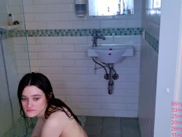 girl
        mia_g_ cam image #4361415