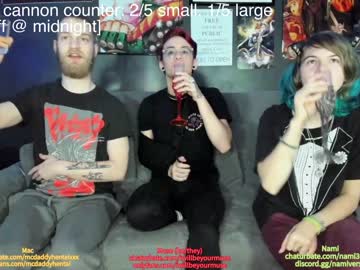 couple
        thecouchcast cam image #567154