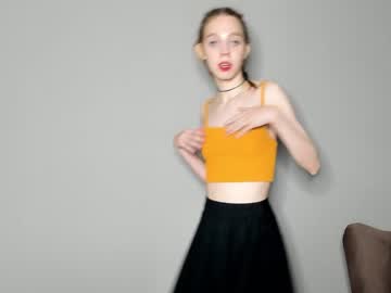 girl
        norma_hoffman cam image #1961207