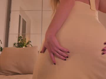 girl
        saltedhoney cam image #5326547