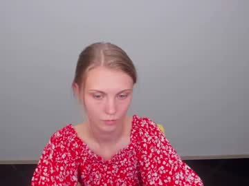 girl
        phoebepaw cam image #4569133