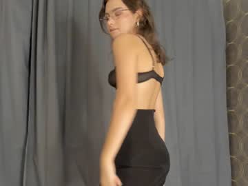 girl
        laurawhitea cam image #2516962