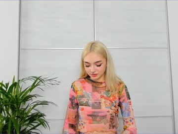 girl
        elizabeth__gray cam image #230427