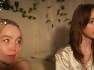 girl
        mother__of__dragons cam image #4091303