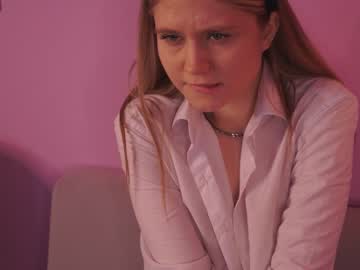girl
        alisia_spinnet cam image #3311363