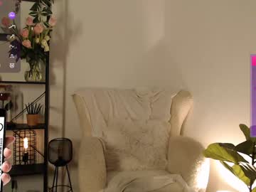 girl
        lucylia_ cam image #5993838