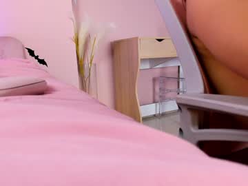 girl
        little_effy18_ cam image #5429285