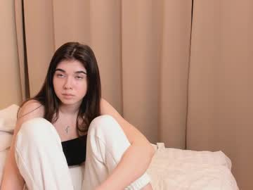 girl
        katiebarfield cam image #6893309