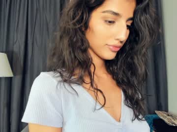 girl
        suzannedavise cam image #2904134