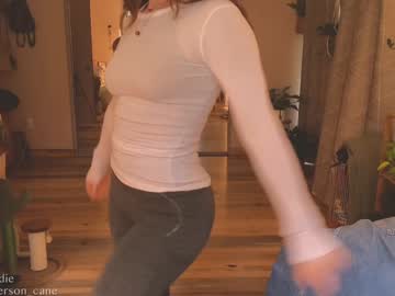 girl
        emersoncane cam image #4859293