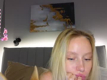 girl
        callme_star cam image #4471073