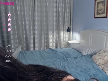 girl
        suealexander cam image #1051533