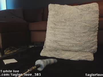 girl
        taylor_love_303 cam image #1897411