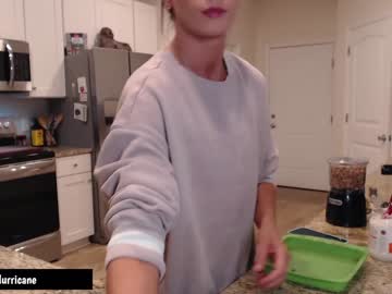 girl
        holihurricane cam image #4221899