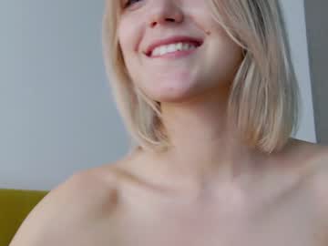 girl
        sweet_tinker_bell cam image #2025119