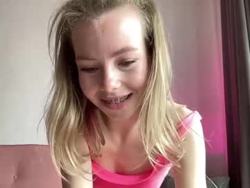 girl
        elli_harmon cam image #1632237