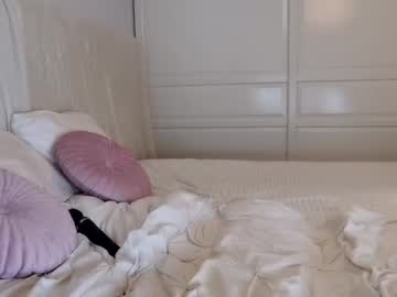 girl
        lilemilyy cam image #3293743