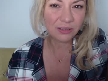 girl
        kiradivine cam image #118587