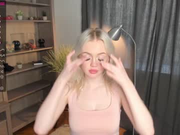 girl
        followmeheree cam image #1615413