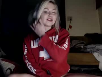 girl
        kipsy420 cam image #941213