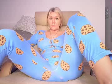 girl
        simply_sasha cam image #5415460
