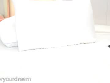 girl
        dovia cam image #1481497