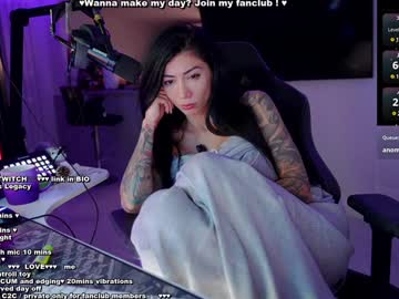 girl
        evelyne92 cam image #5916626