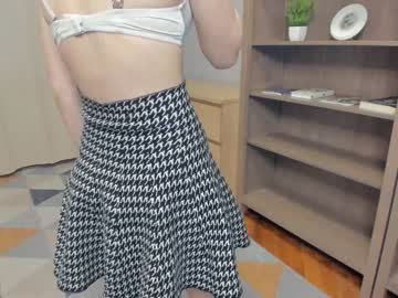 girl
        summer_bird cam image #1599294