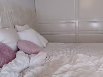 girl
        lilemilyy cam image #3904343